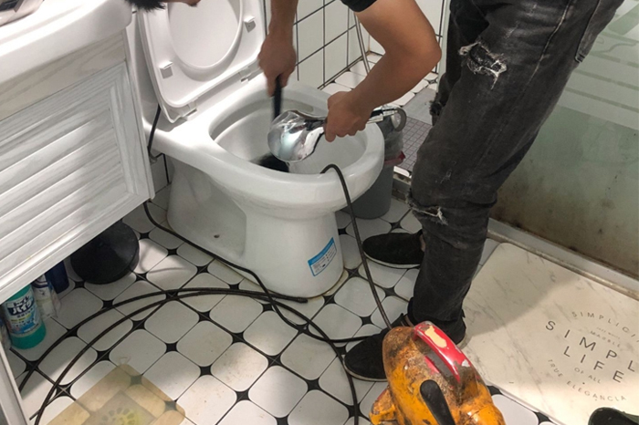 旬邑马桶堵塞自己疏通还是找师傅？专业上门服务让你省时更省心